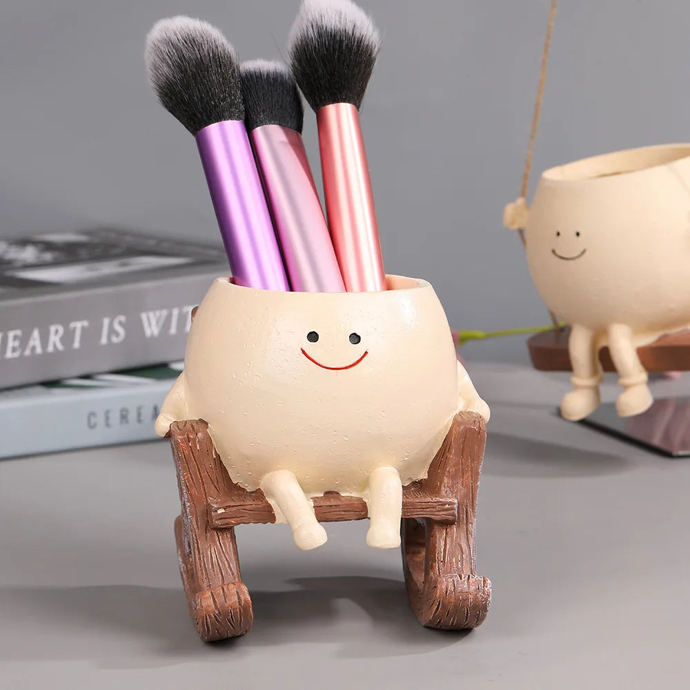 Rocking chair pal used as a desk organiser