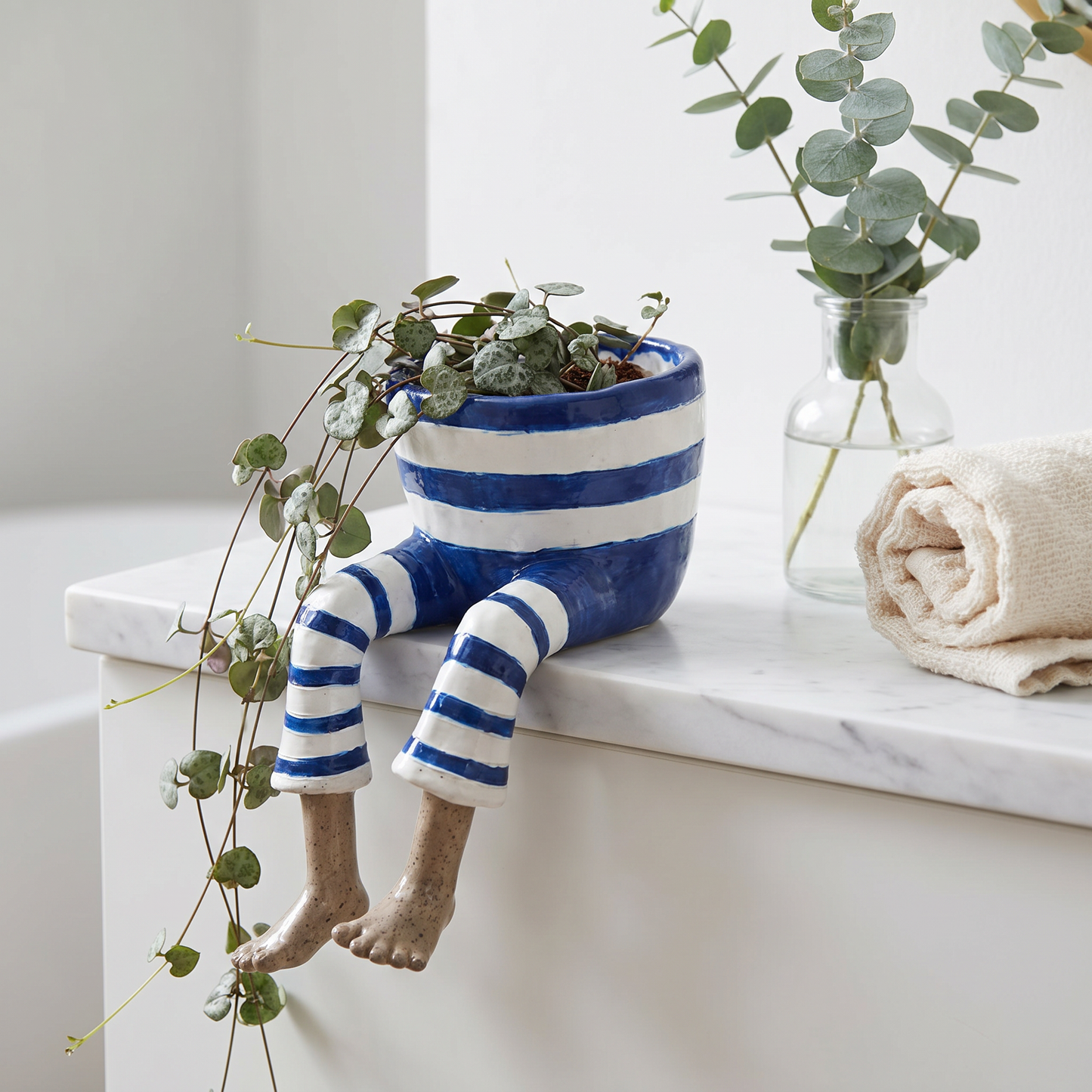 The Leggy Planter™ — Novelty Ceramic Plant Pot